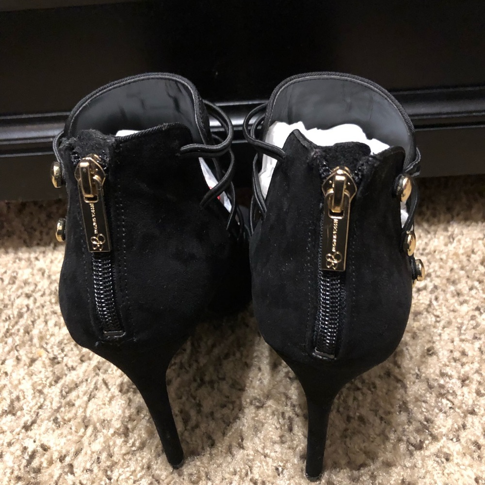 Shoes - Picture 2 of 4